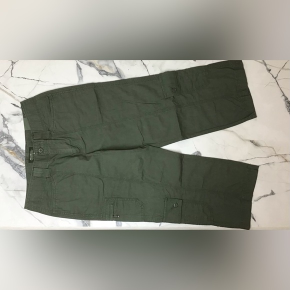 Eddie Bauer Ripstop Capris - Size 6 - Picture 2 of 5